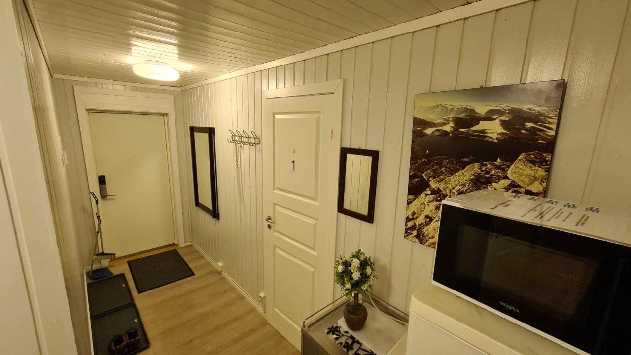 Trolltunga Skjeggedal * Odda